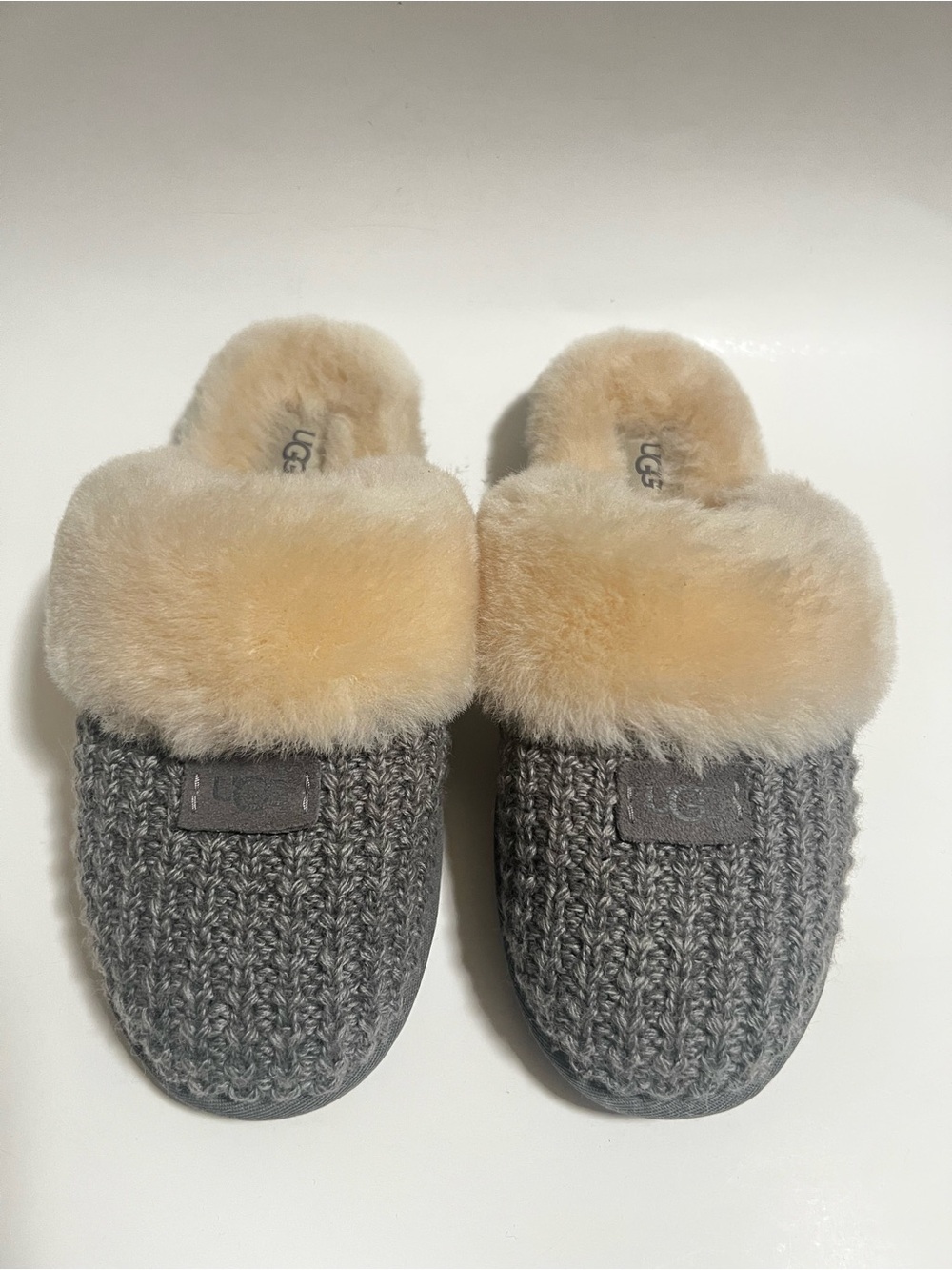 UGG Cozy Gray Knit Shearling Slide Size 8 Slippers with Chestnut Cuff. NWOT